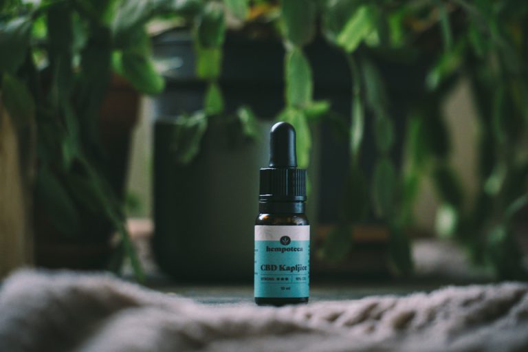 Photo CBD oil bottle